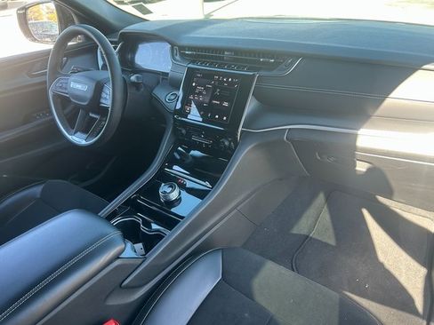 Used 2023 Jeep Grand Cherokee Altitude image 34