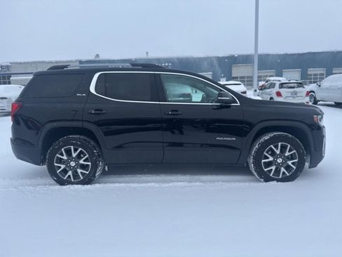 Used 2023 GMC Acadia SLE w/ Driver Convenience Package image 3