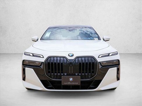 Used 2026 BMW 740i xDrive AWD/4WD image 2