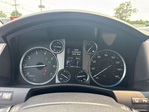 Used 2013 Lexus LX 570 4WD w/ Luxury Pkg w/Pre-crash image 18