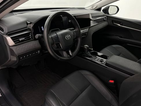 Used 2025 Toyota Camry XLE w/ Premium Plus Package image 12