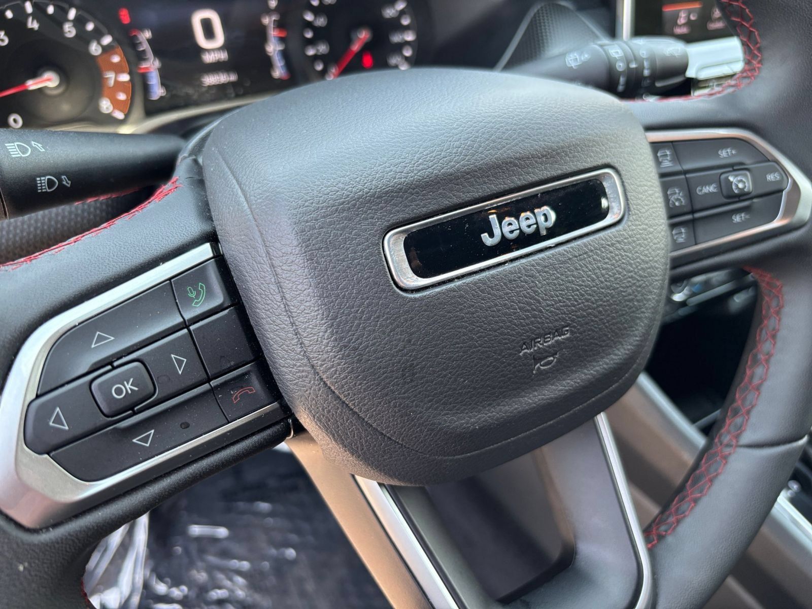 Used 2025 Jeep Compass Trailhawk AWD/4WD image 25