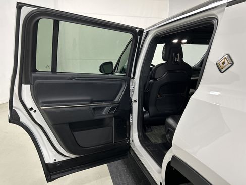 Used 2024 Rivian R1S Adventure AWD/4WD image 17