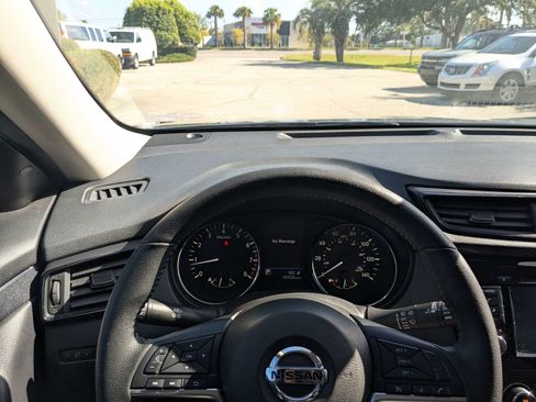 Used 2019 Nissan Rogue S w/ Special Edition Package FWD image 28