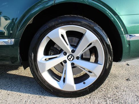 Used 2019 Bentley Bentayga AWD/4WD image 46