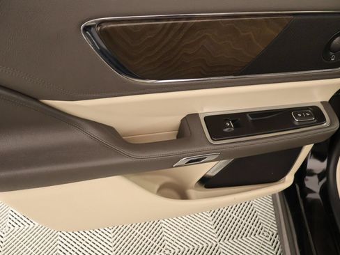 Used 2019 Lincoln Continental Reserve FWD image 17