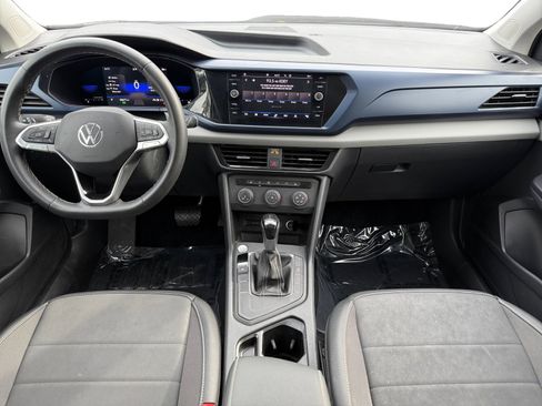 Used 2022 Volkswagen Taos SE w/ Panoramic Sunroof Package image 10