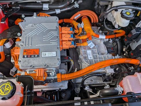 Used 2023 Chevrolet Bolt EUV Premier w/ Sun & Sound Package image 34