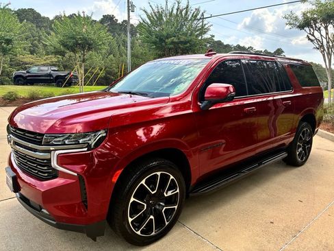 Used 2022 Chevrolet Suburban RST w/ Sport Performance Package RWD image 15