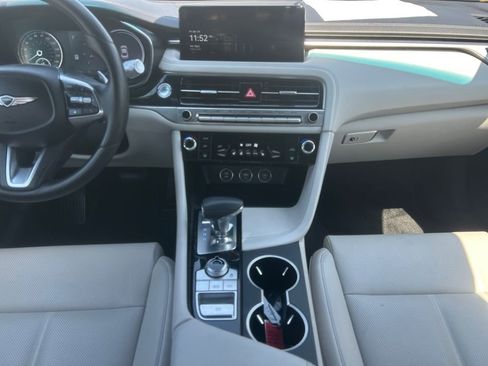 Used 2025 Genesis G70 2.5T AWD/4WD image 11