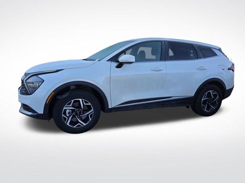 Used 2025 Kia Sportage LX image 4