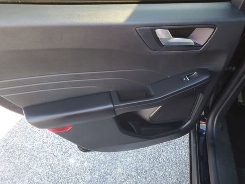 Certified 2022 Ford Escape Titanium w/ Class II Trailer Tow Package image 16