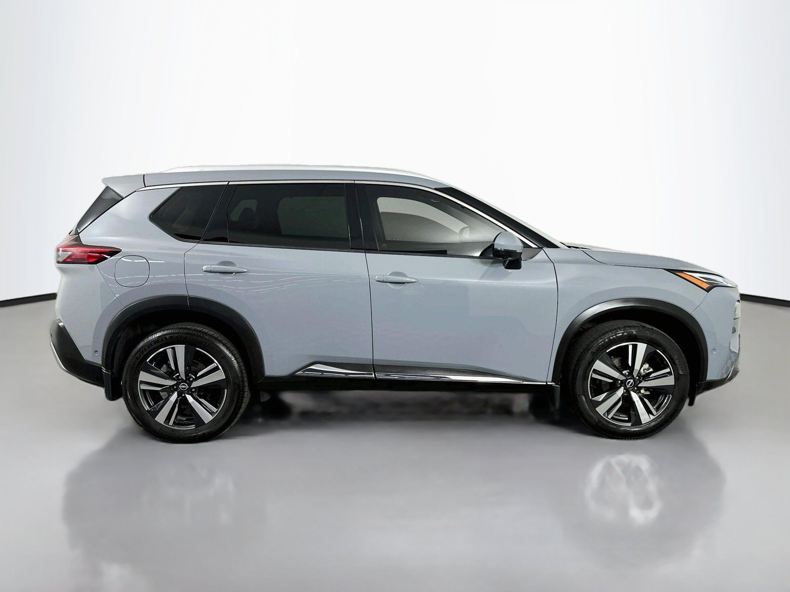 Used 2022 Nissan Rogue Platinum w/ Head-Up Display Package AWD/4WD image 8
