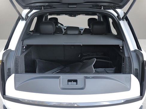 New 2026 Land Rover Range Rover SE image 16