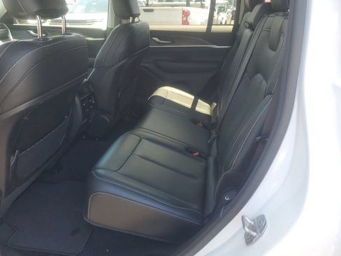Used 2023 Jeep Grand Cherokee Limited AWD/4WD image 15