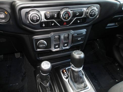 Used 2020 Jeep Wrangler Sport AWD/4WD image 16