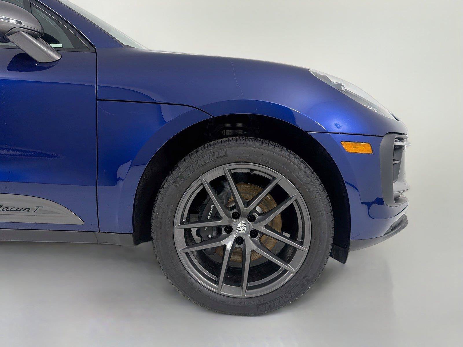 Certified 2024 Porsche Macan AWD/4WD image 29