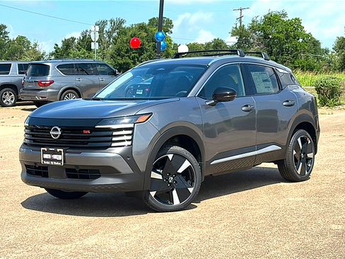 New 2026 Nissan Kicks SR w/ Cold Weather Package FWD image 2