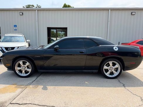 Used 2011 Dodge Challenger R/T RWD image 2