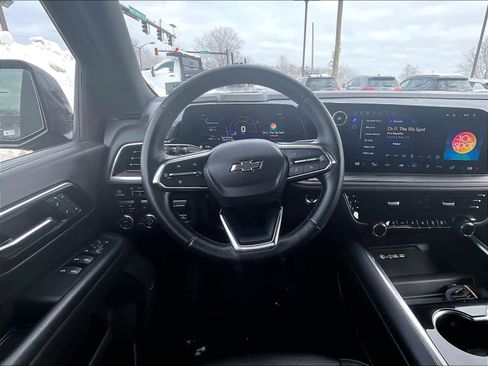 Used 2025 Chevrolet Suburban Z71 w/ Z71 Off-Road Package image 17