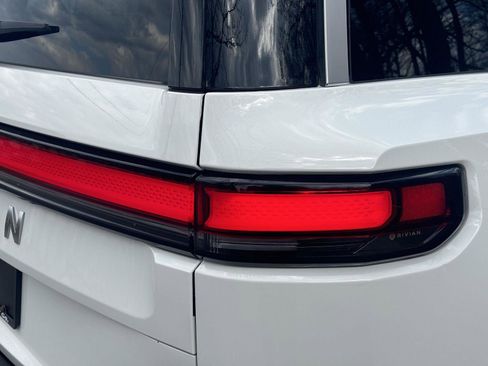 Used 2023 Rivian R1S Adventure AWD/4WD image 26