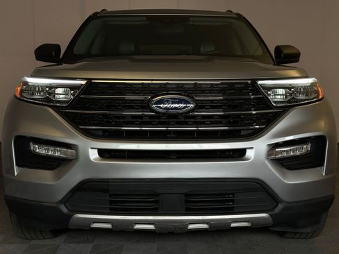 Used 2023 Ford Explorer XLT w/ Equipment Group 202A image 23