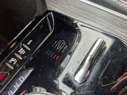 Used 2024 Jeep Wagoneer Series III image 32