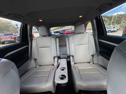 Used 2019 Toyota Highlander XLE w/ Carpet Mat Package (TMS) AWD/4WD image 6