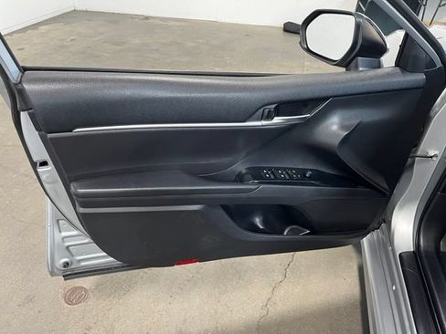 Used 2020 Toyota Camry SE AWD/4WD image 24