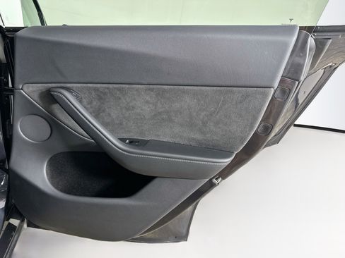 Used 2025 Tesla Model Y Long Range RWD image 30