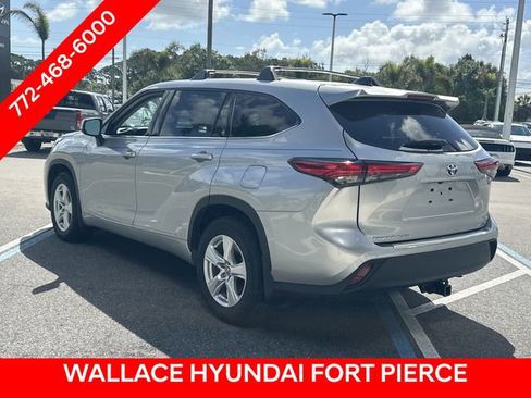 Used 2022 Toyota Highlander LE AWD/4WD image 12