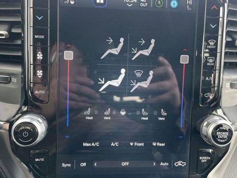 Used 2024 RAM 1500 Laramie image 19