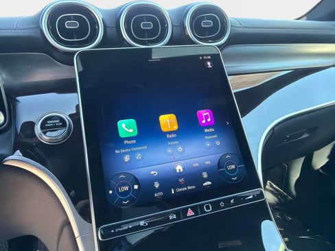 Used 2025 Mercedes-Benz GLC 300 image 40