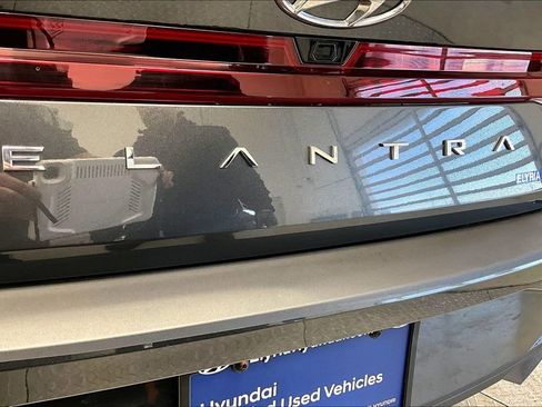 Certified 2023 Hyundai Elantra SEL w/ Convenience Package image 30