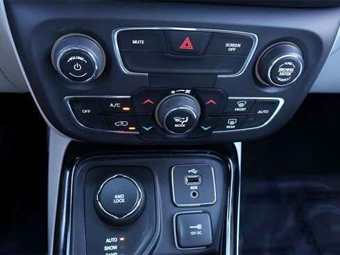 Used 2019 Jeep Compass Limited image 26