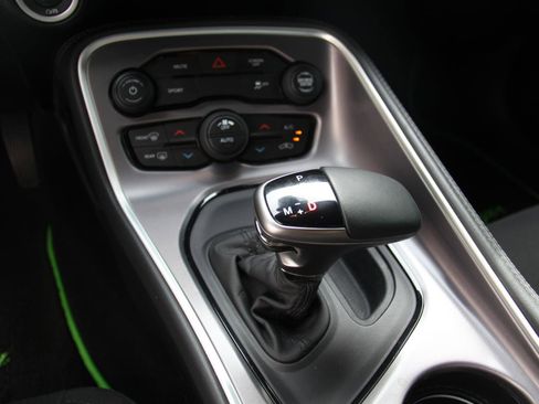 Used 2019 Dodge Challenger SXT image 13