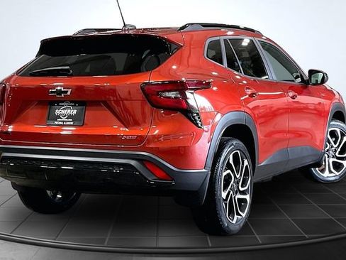 Used 2024 Chevrolet Trax RS FWD image 2