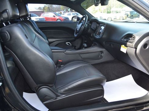Used 2016 Dodge Challenger SXT Plus RWD image 9
