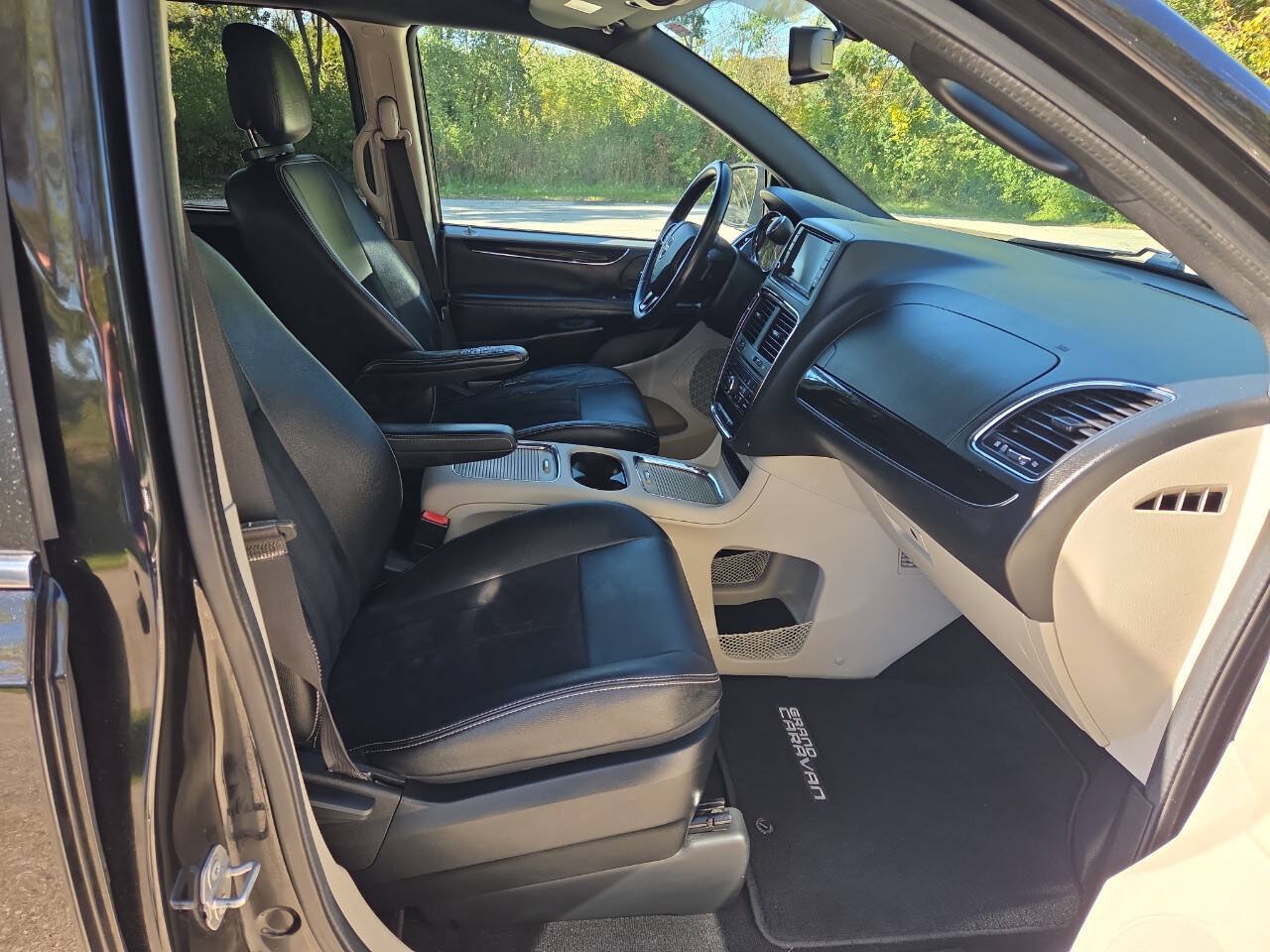 Used 2018 Dodge Grand Caravan SXT w/ Driver Convenience Group FWD image 20