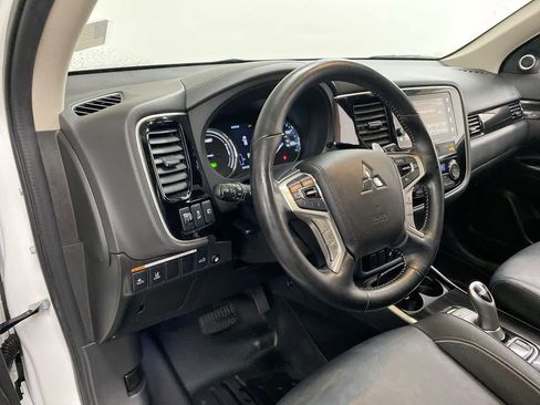 Used 2018 Mitsubishi Outlander GT image 2