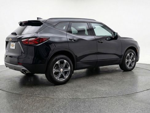 Used 2025 Chevrolet Blazer LT image 9
