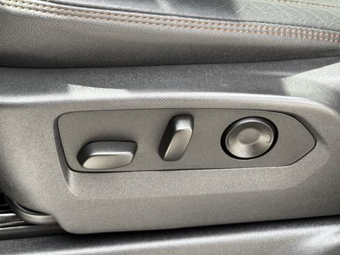 Used 2025 GMC Sierra 2500 AT4 image 31