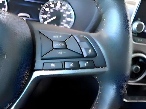 Used 2025 Nissan Sentra SR w/ SR Premium Package FWD image 10