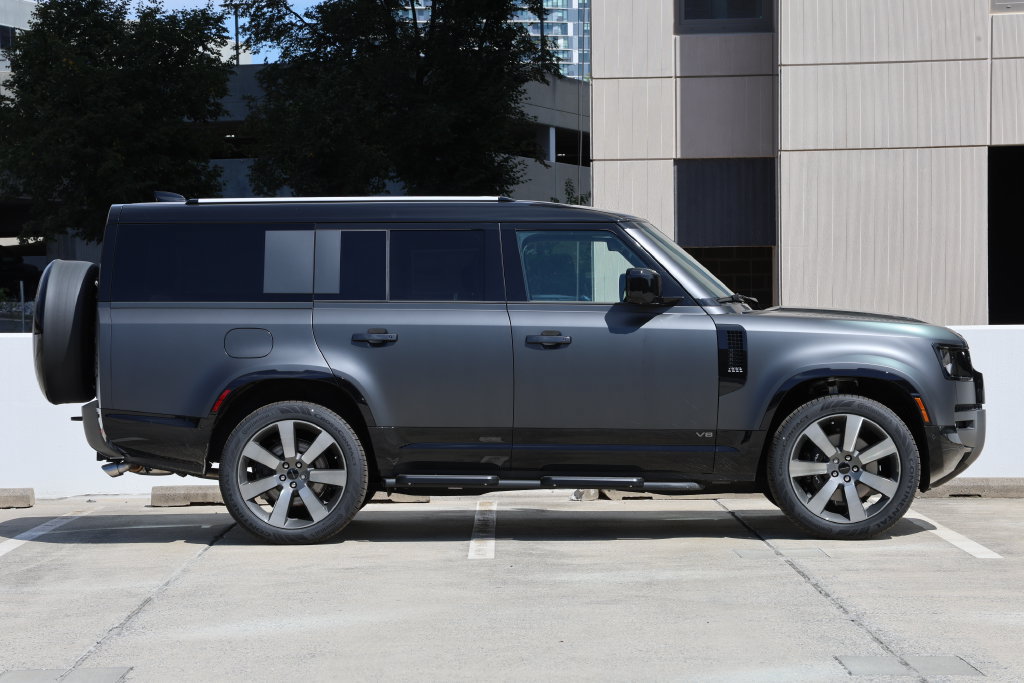 New 2026 Land Rover Defender 130 V8 AWD/4WD image 3