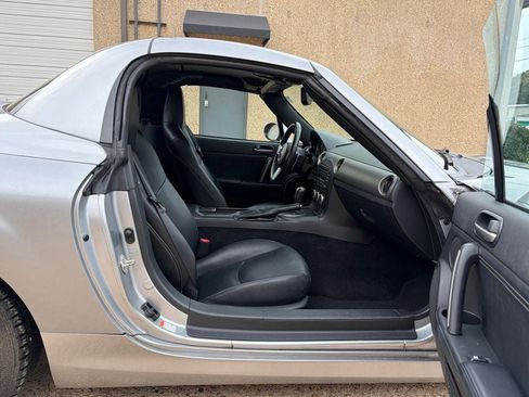 Used 2011 MAZDA MX-5 Miata Grand Touring w/ Premium Pkg RWD image 32