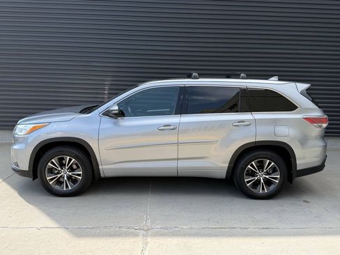 Used 2016 Toyota Highlander XLE AWD/4WD image 9