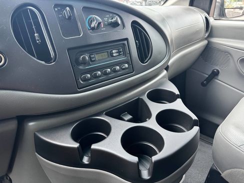 Used 2006 Ford E-250 and Econoline 250 Extended image 10