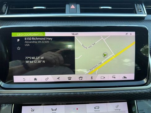 Used 2018 Land Rover Range Rover Velar R-Dynamic SE AWD/4WD image 22