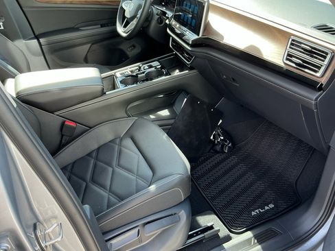New 2026 Volkswagen Atlas SE image 27