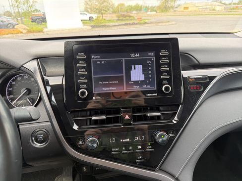 Used 2023 Toyota Camry SE w/ Cold Weather Package FWD image 18